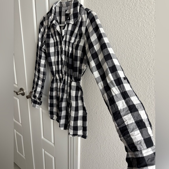 dELiA*s plaid button-up shirt with convertible sleeves, black & white (size S) - Picture 7 of 8